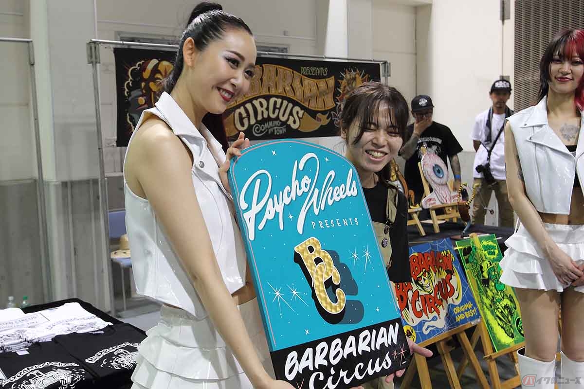 NOCSでは日本全国のカスタムペインターやピンストライパー、ローブローアーティストが一堂に会する“イベント内イベント”と言えるバーバリアンサーカスも毎年開催。アーティストたちの作品が出品されるチャリティーオークションは毎回、かなりの盛り上がりを見せています