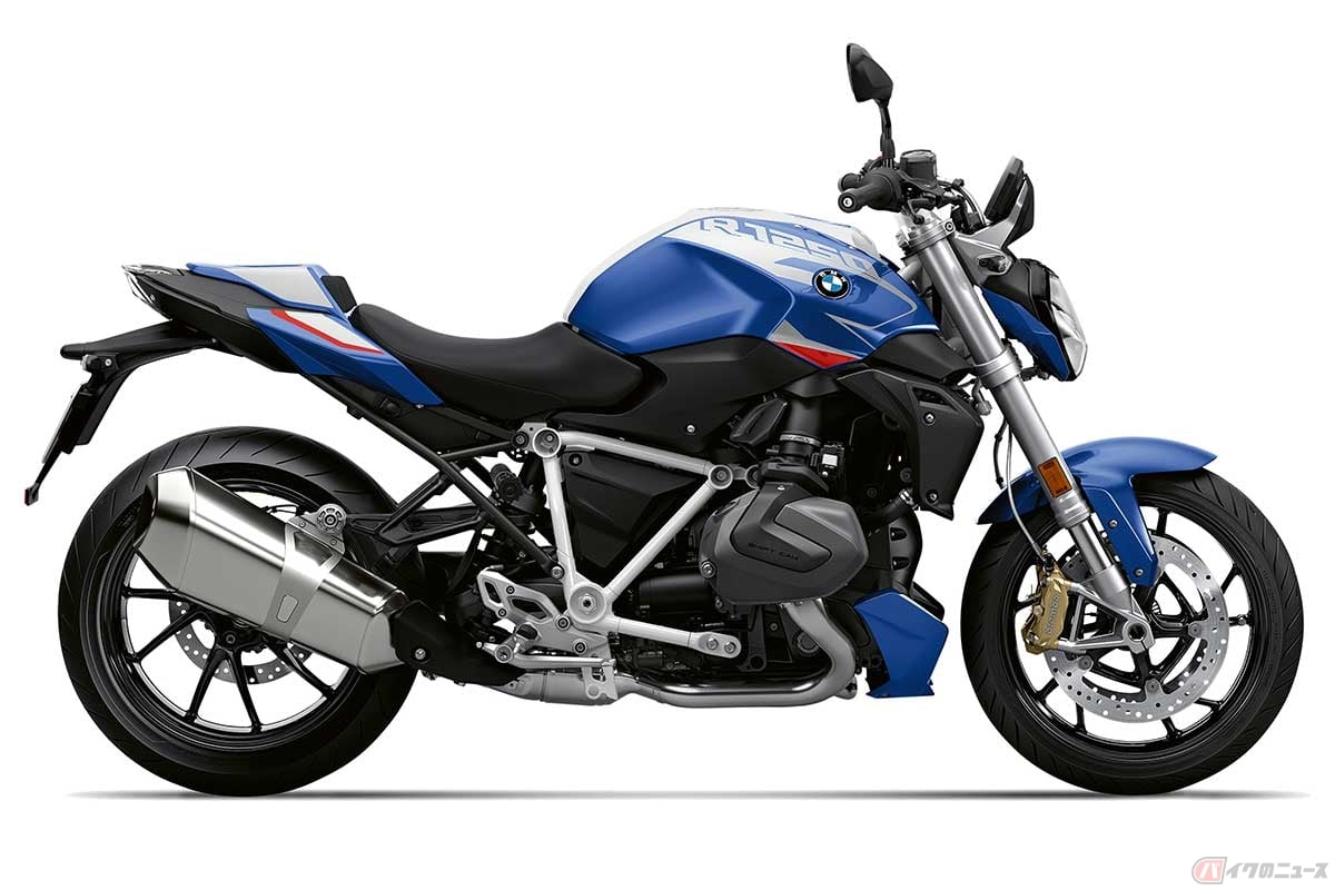 BMW Motorrad「R 1250 R」(2023年型)は、ステアリングヘッド角度が61.7°でキャスターが129.6mmと表記される。国内メーカー(ホンダ、ヤマハ、スズキ)風に表現すると、キャスターは28°18′でトレールは129.6mmになる