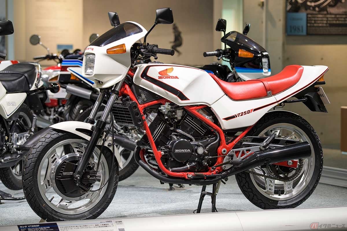 バイクブームを代表する爆発的人気モデルとなったホンダ「VT250F」(1982年型)