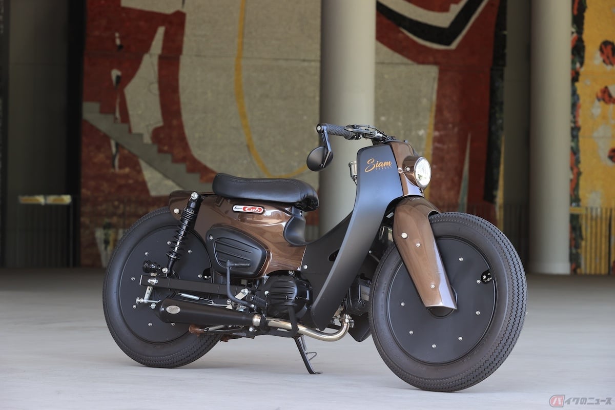 バイクを日陰や屋内などの直接日光が当たらない場所へ駐車することも大切