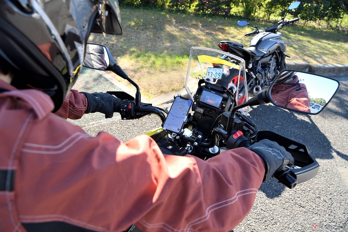 ツーリングなどで知らない土地に行くときに、必須アイテムとなっているバイク用ナビ