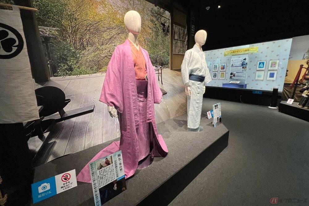 館内の撮影は場所によって可能。松平元康時代の松本潤さんや、有村架純さんが演じた瀬名の衣装などが展示されていた