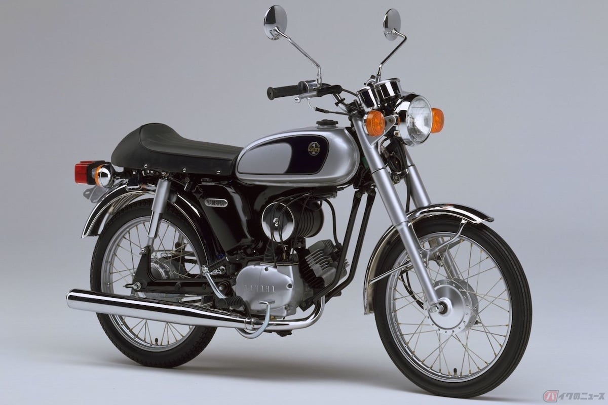 1990年代のレトロバイクブームの時に発売されヤマハ「YB-1(1997)」