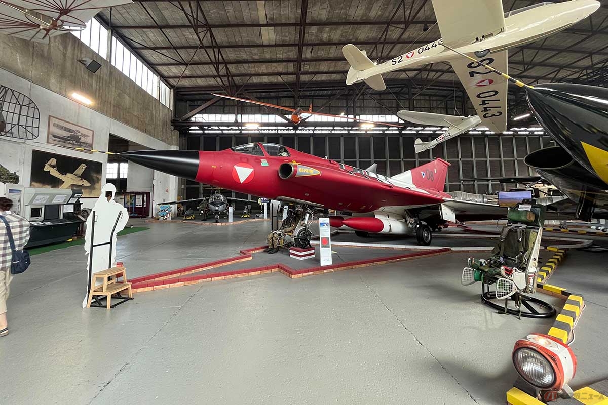 レッドブルリンクの近くにある航空博物館では様々な戦闘機の展示が楽しめる