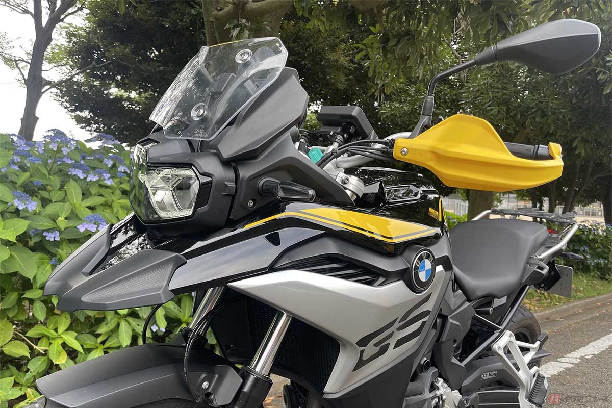 クリステル・チアリさんが試乗したBMW Motorrad「F750GS」(2018年式40周年モデル)