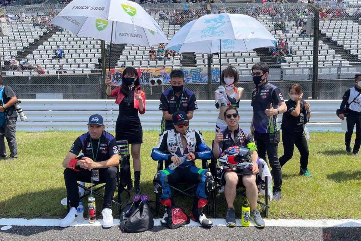 グリッドでスタートを待つ大久保光選手