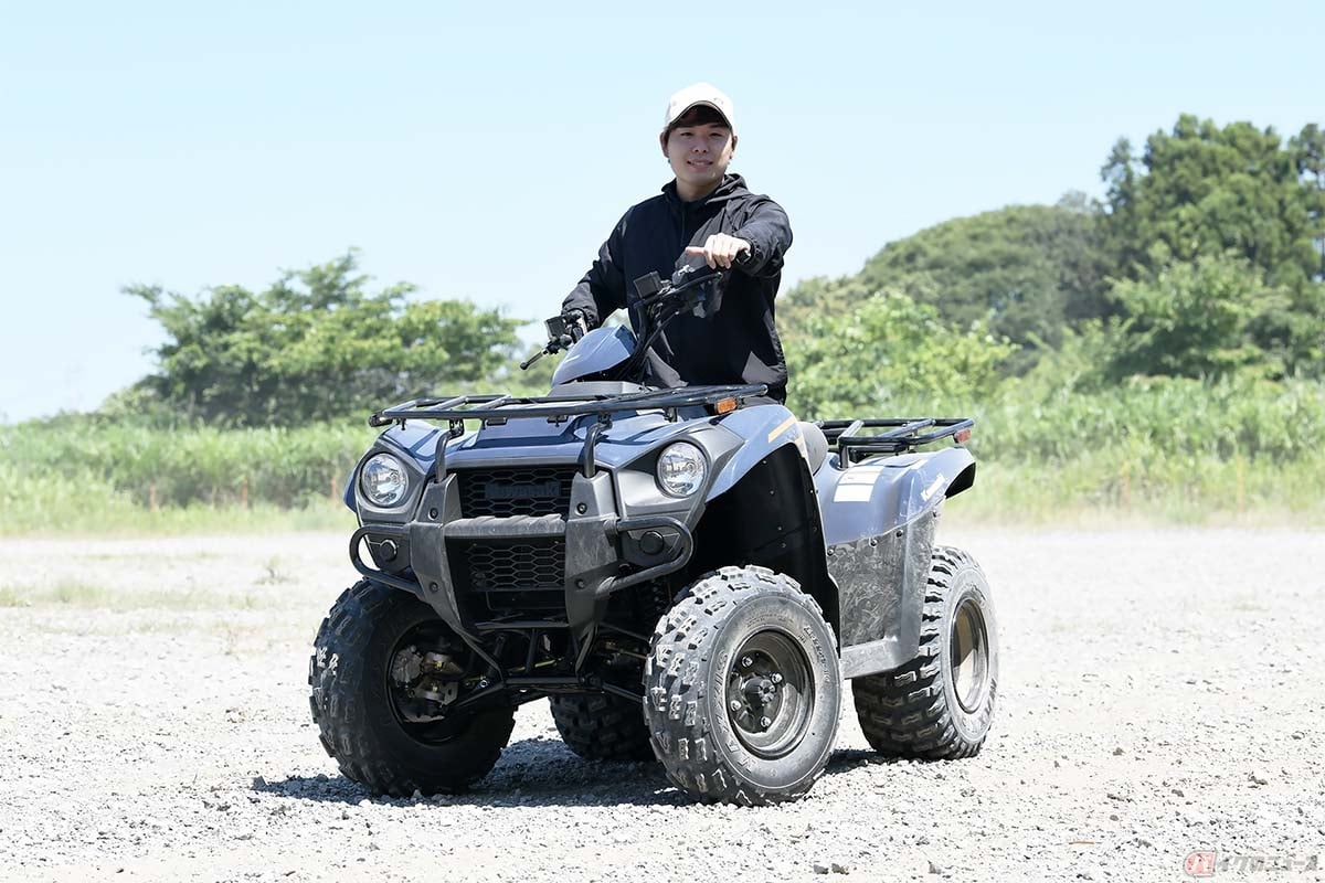 カワサキ「BRUTE FORCE 300」と石塚健選手