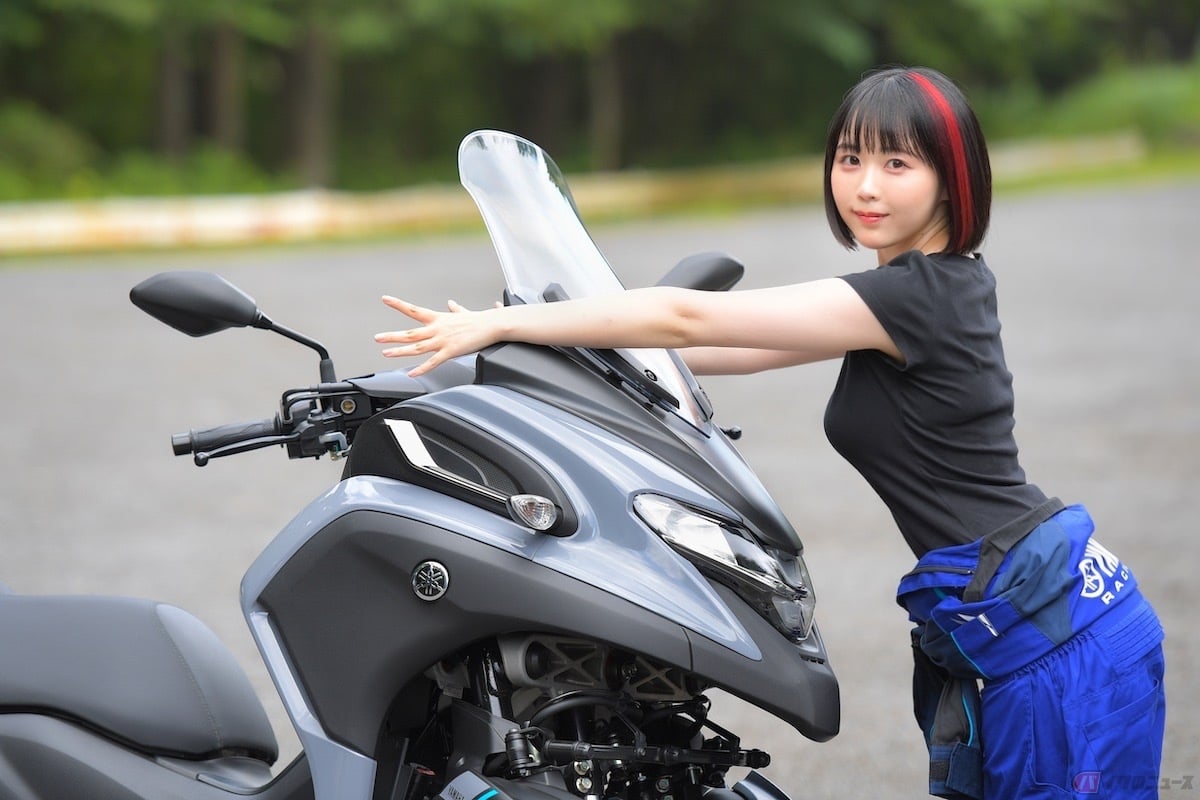 この迫力! トリシティ300は、大型バイク並みの大きさです