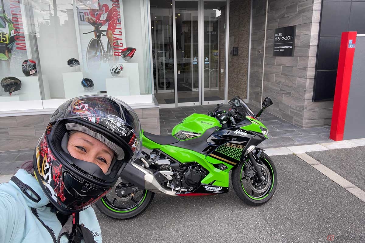 レンタルしたカワサキ「ニンジャ250」でヘルメットメーカーオージーケーカブトの本社を訪れたクリスさん