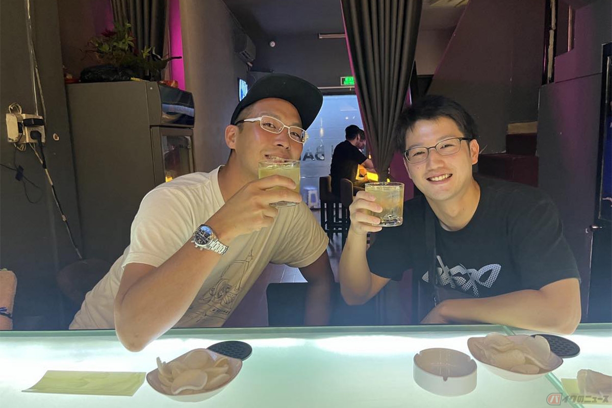 たまたま僕の日本の友人がベトナムに出張に来ていて、レタントンという日本人街で一緒に飲んだ時の写真
