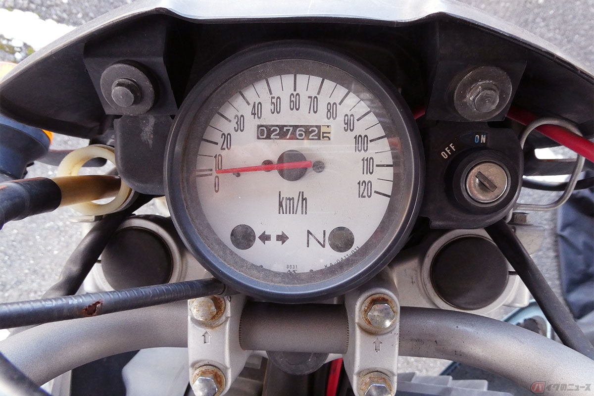 減算歴車というのは、明らかに走行距離を示すメーターが実際の走行距離より少なく表示されている状態の車両
