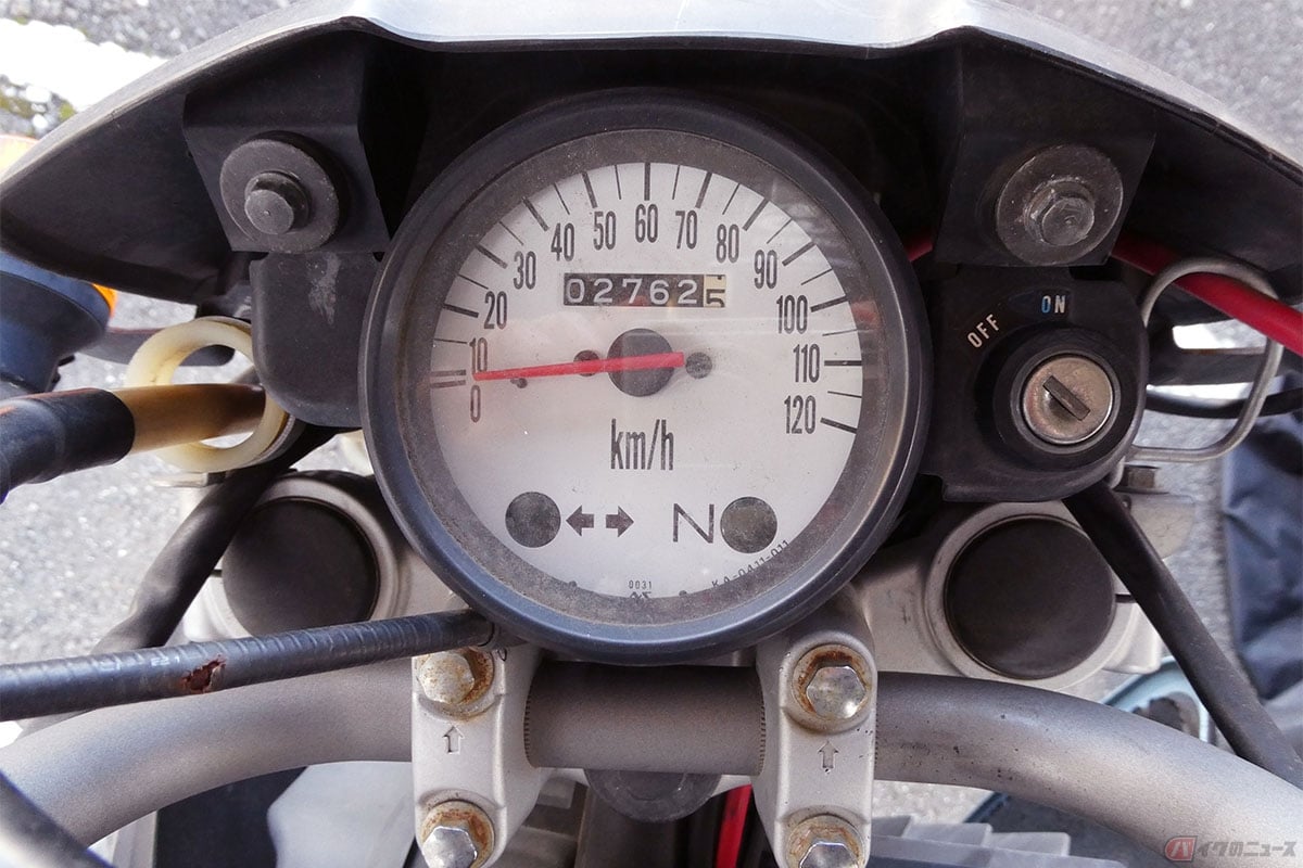 減算歴車というのは、明らかに走行距離を示すメーターが実際の走行距離より少なく表示されている状態の車両
