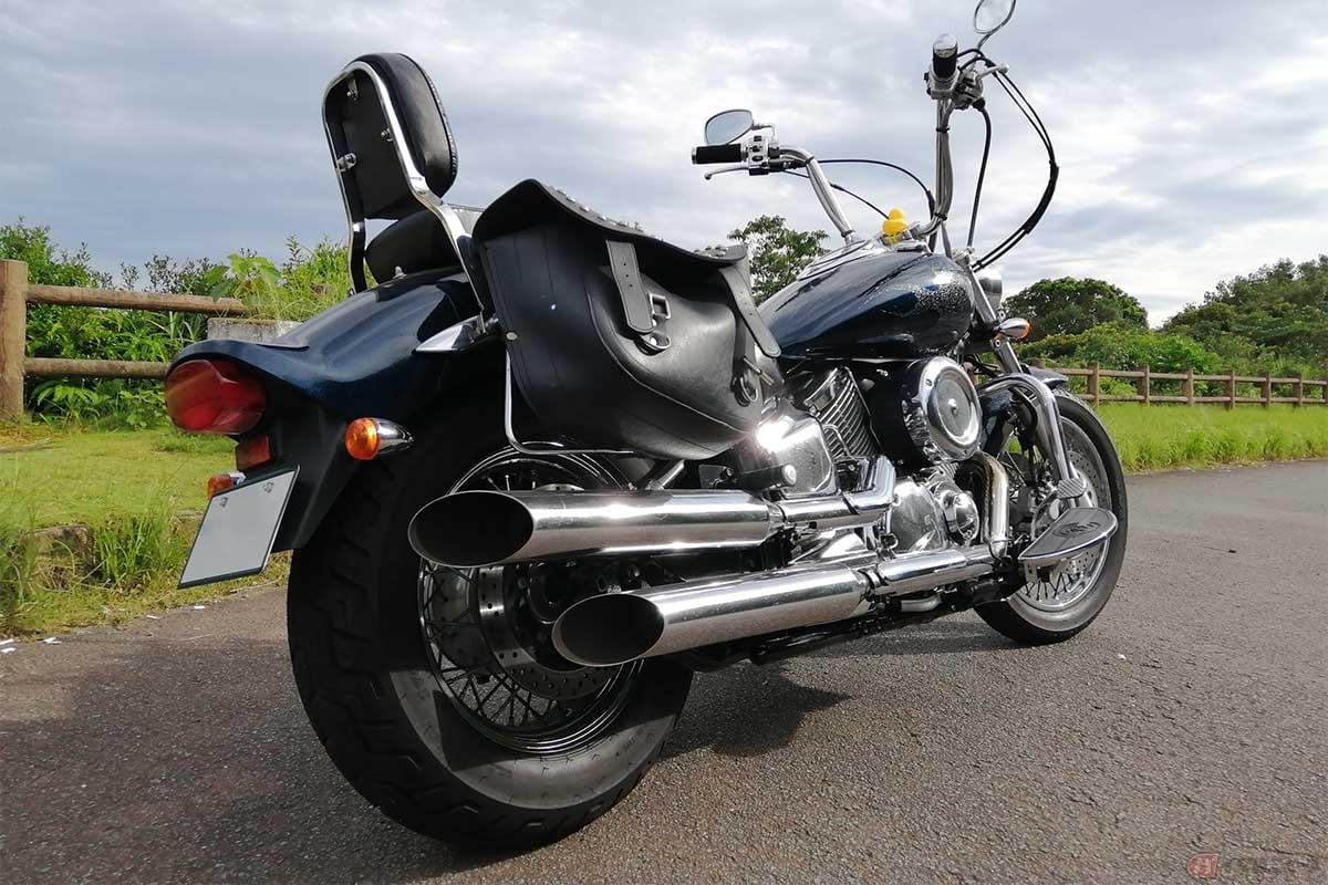 坂道にバイクを停める際は、ギアは1速に入れておくのがおススメ