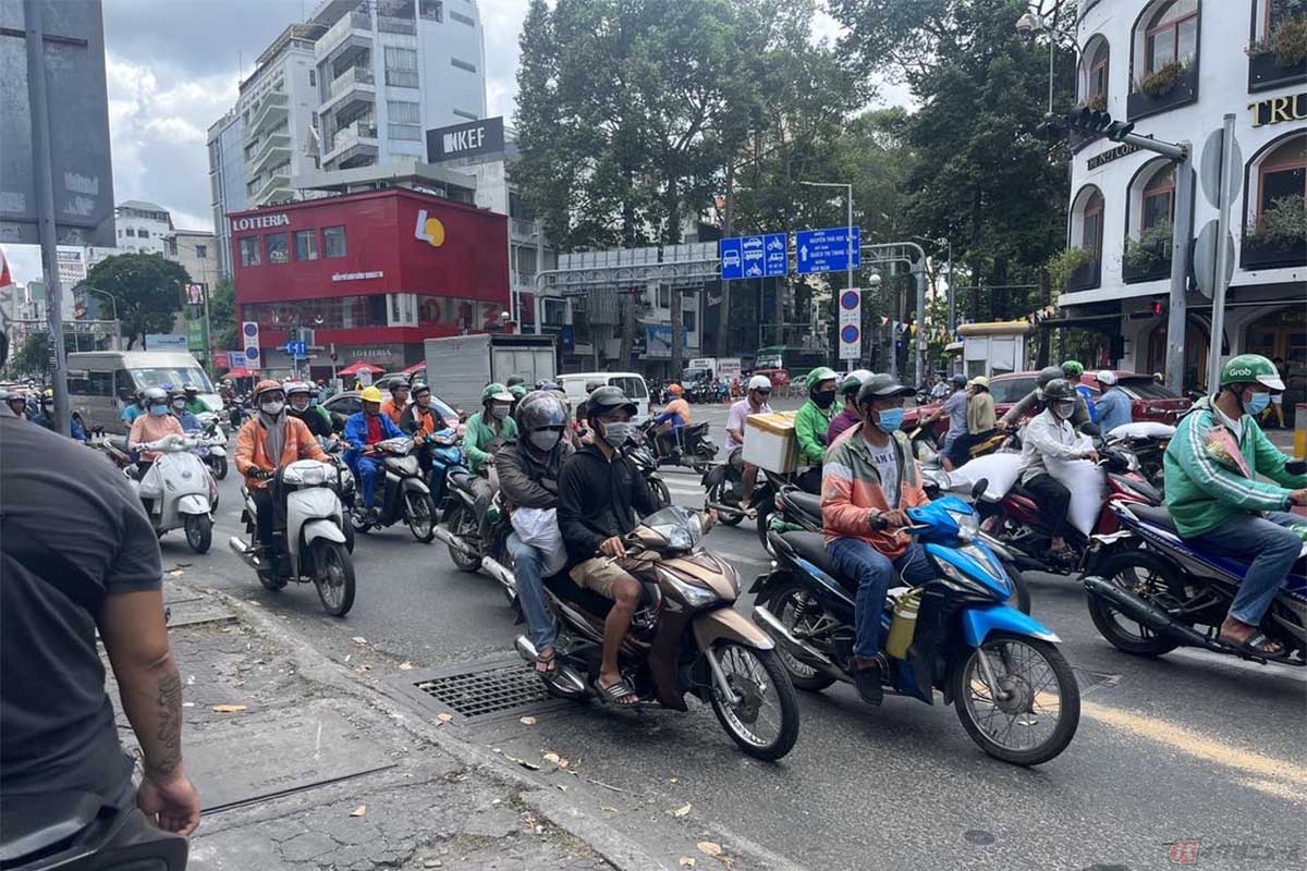 この混雑具合が普通。バイクなのに渋滞
