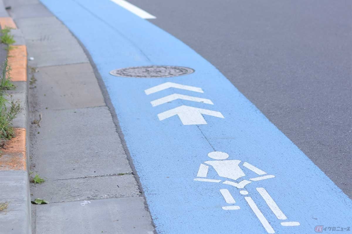 自転車の単独転倒を避けるため、市街地の舗装路面で気を付けたいシチュエーション
