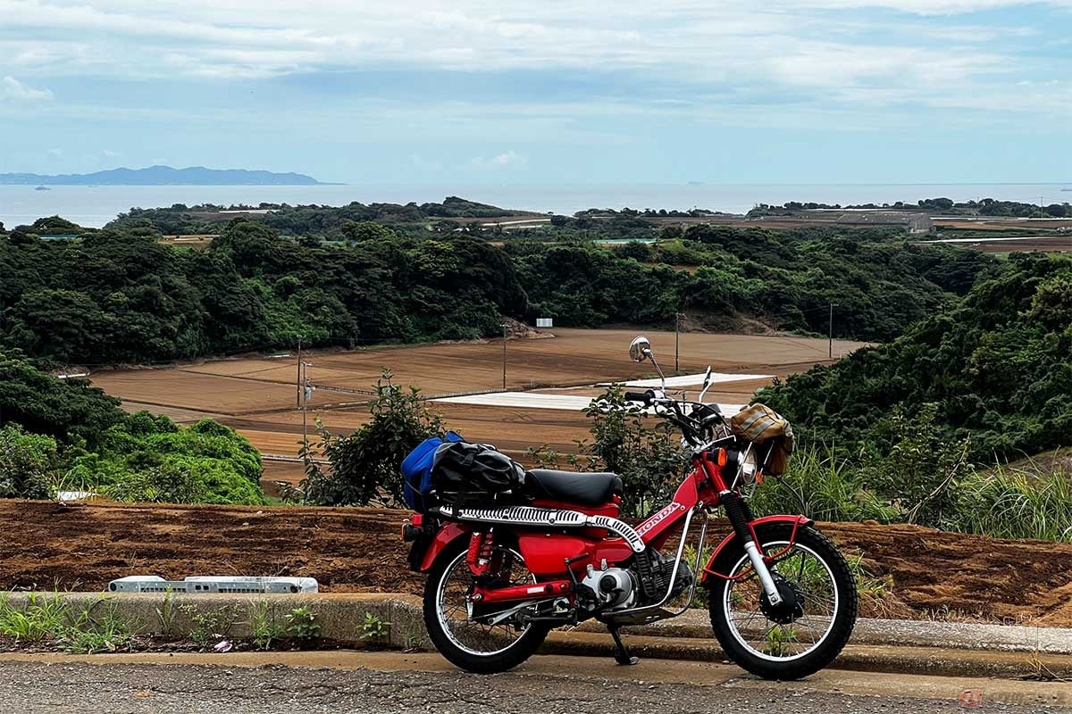 畑の中を抜けるワインディング。両側に海が見えて気持ちの良い道