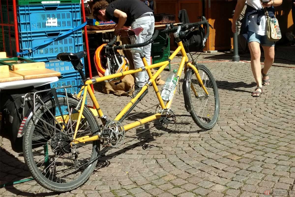 前後に2人以上が乗車する「タンデム自転車」
