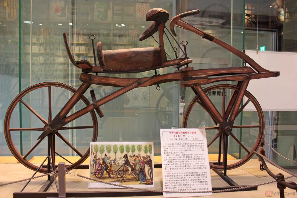 ハンドル操作が可能な世界で最初の自転車「ドライジーネ」