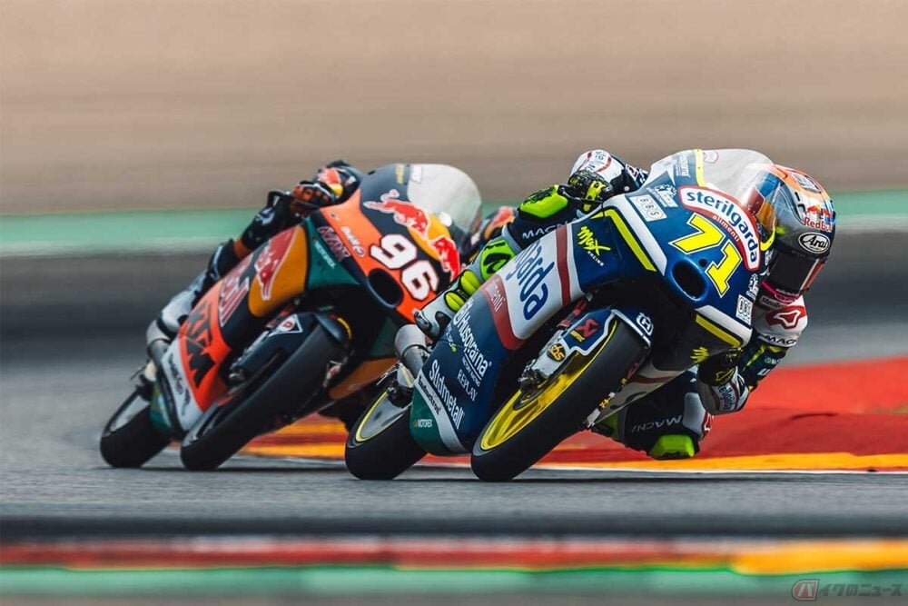 トップのゲバラ選手、2番手の佐々木選手(#71)、3番手のオルガド選手(#96)がレースをけん引した
