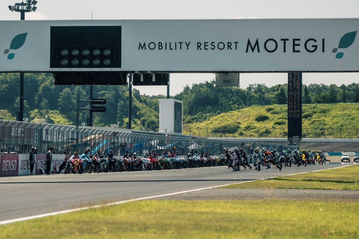 耐久レースならではのスタートはル・マン式