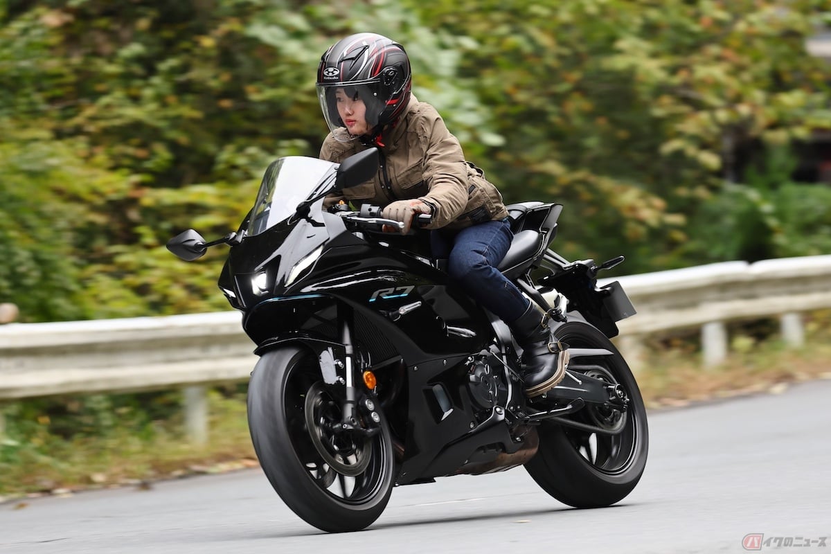 前傾姿勢のキツいバイクに慣れてほどよいポジションが見つかってくると、多少長く走っても疲労しにくくなる