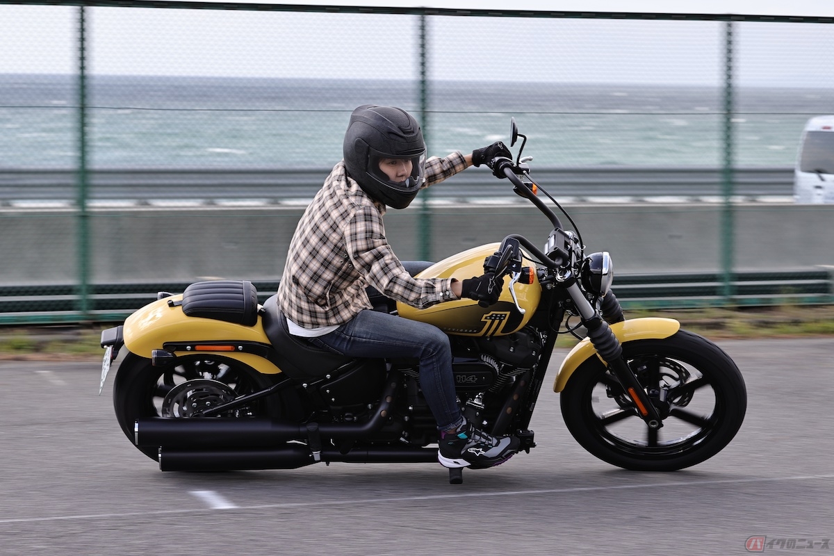 幅が意外とスリムなので下半身で操作もしやすいのが特徴のハーレーダビッドソン『STREET BOB 114』がオススメ