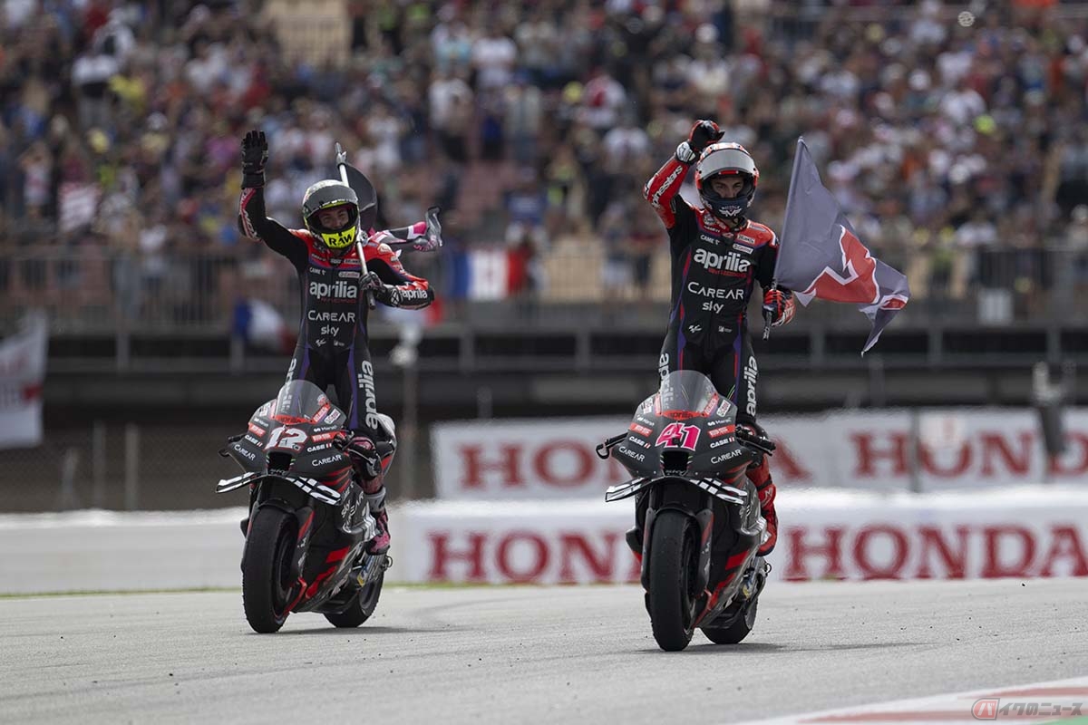 MotoGPクラスで初のワン・ツー・フィニッシュを果たしたアプリリア・レーシングのビニャーレス選手(#12)とアレイシ・エスパルガロ選手(#41)