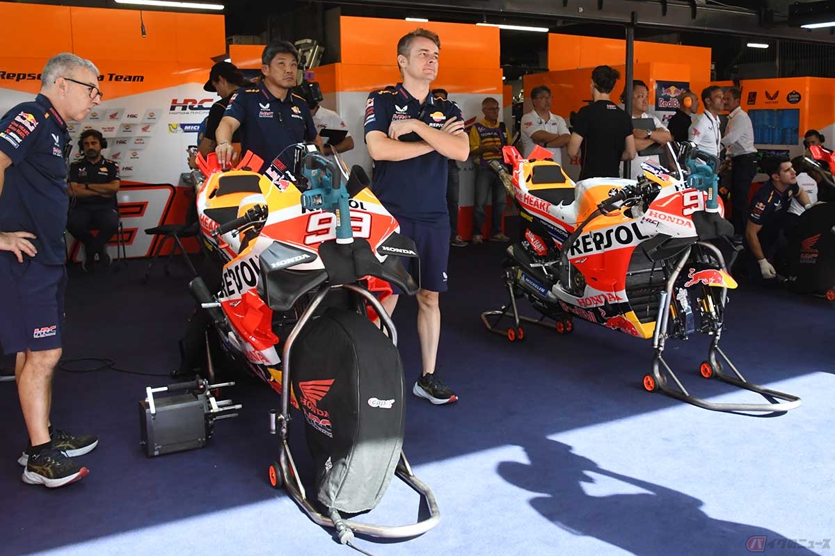 エースライダーのマルク・マルケス選手(#93/Repsol Honda Team)は、初日午前中に新旧の空力デバイスを比較していた
