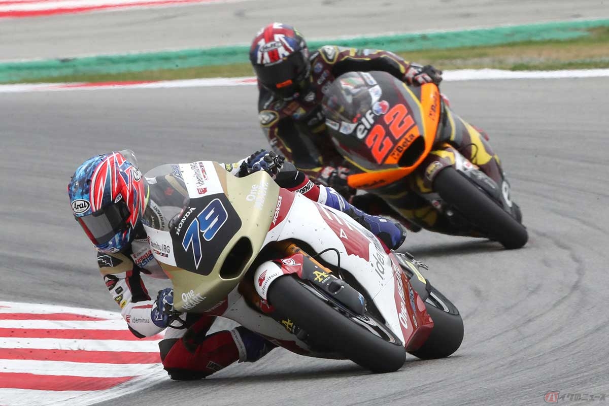 【MotoGP第11戦カタルーニャGP】Moto2クラスの決勝レースで小椋藍選手(#79/Idemitsu Honda Team Asia)は3番手スタートだったが、序盤にポジションを落としていった