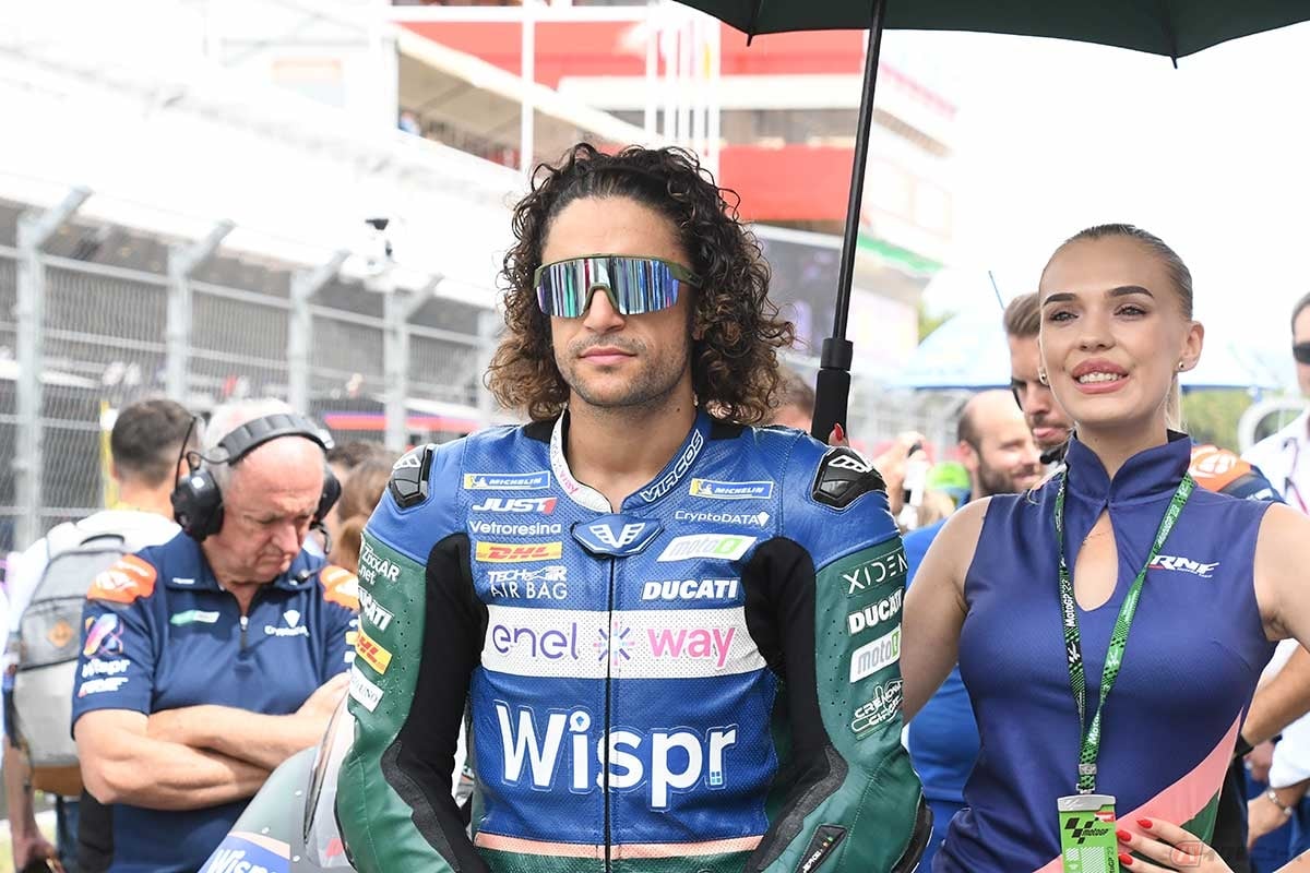 3番手スタートからレース1で優勝したアンドレア・マントヴァーニ選手。グリッド上ではリラックスの表情を見せていた