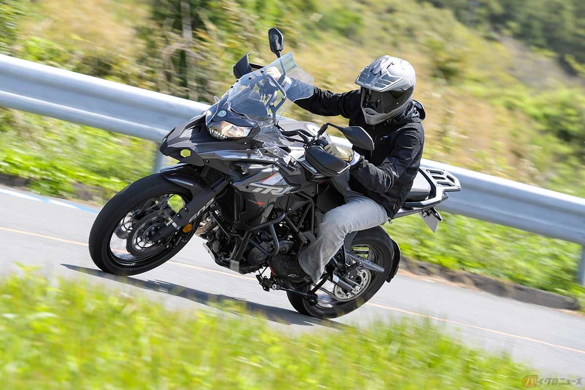 ベネリ「TRK502X」の乗り味は重厚にして実直な特性。官能性や刺激を感じるものではなく、1クラス上のフィーリング、長距離移動での疲労軽減に貢献するアドベンチャーツアラーだった
