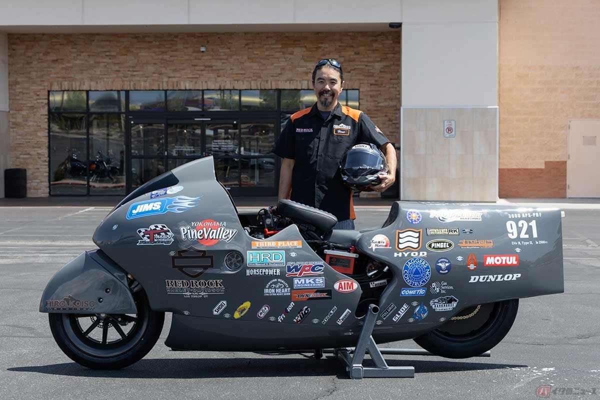ボンネビルのレースに挑戦するヒロ・コイソさん。2021年に時速400キロを超えるスピードで世界記録を獲得した