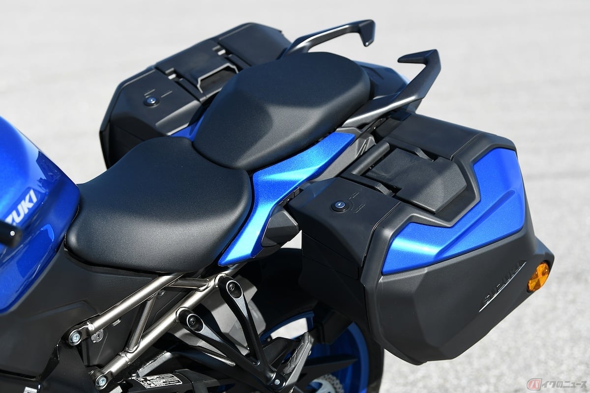 パニアケースなどMTのバイクにも収納スペースを後付けで増やすことは可能