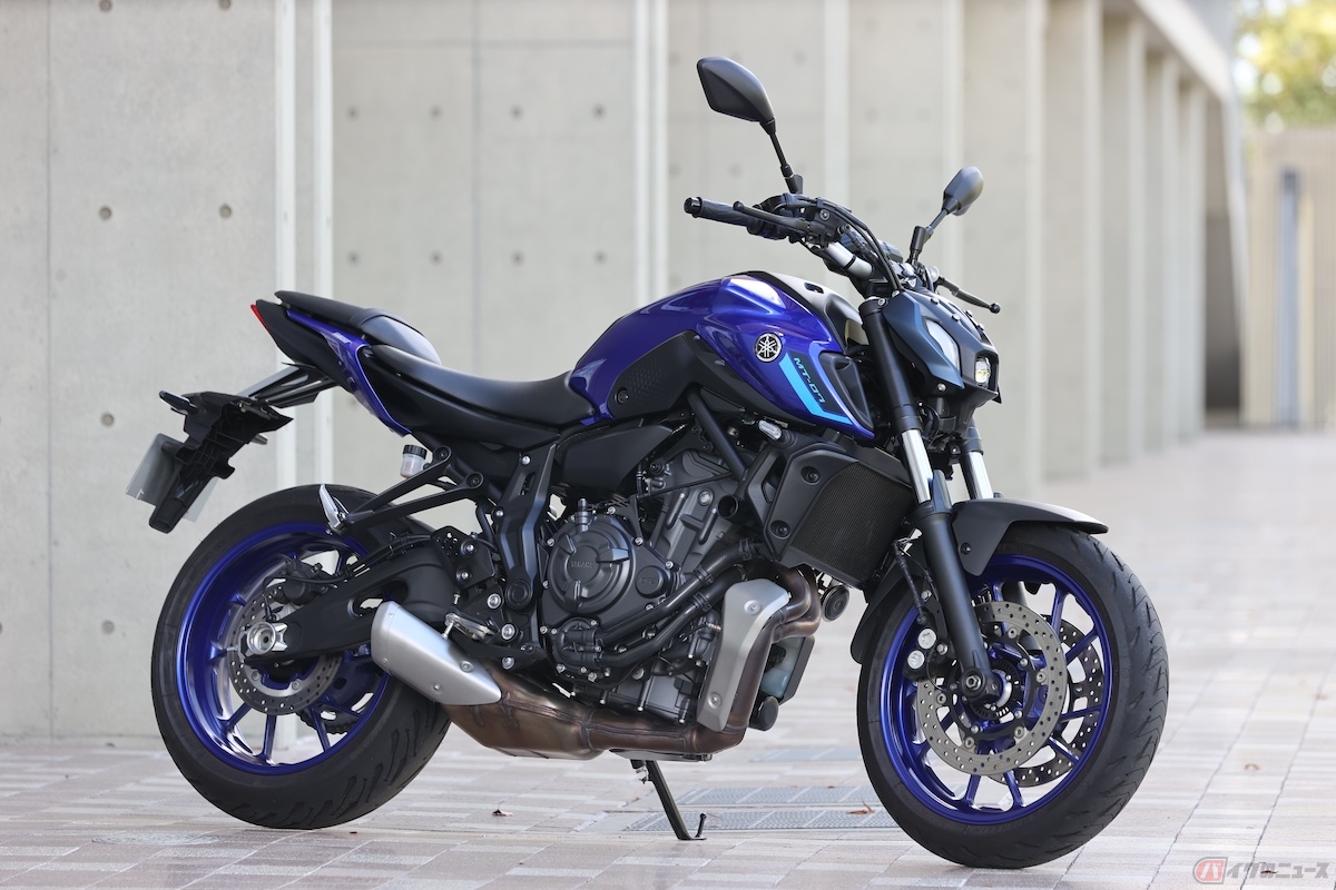 車重184Kgと大型バイクにしては軽量で取り回しも楽にできる