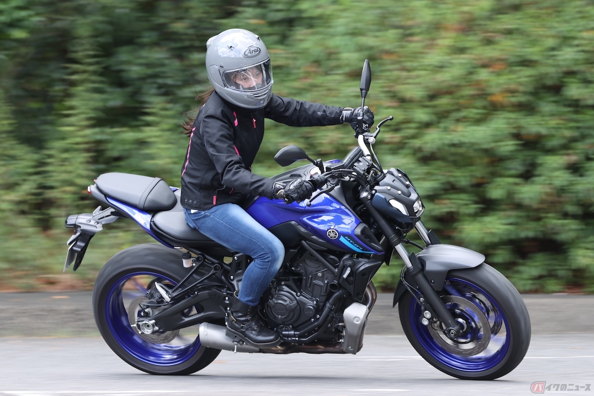 コーナーに差し掛かっても怖がることなく、しっかりと倒しこめる