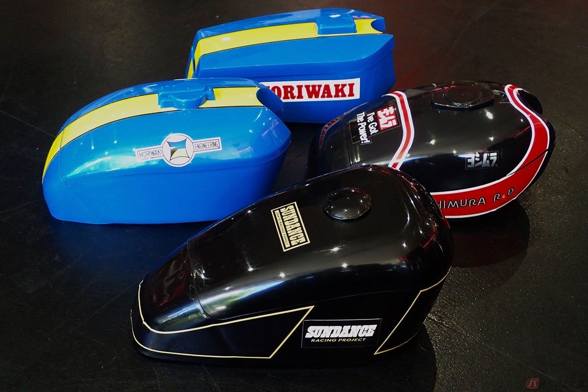 過去のバイク弁当はヨシムラのZII型、モリワキのCB750とZ1-Rを販売。今回、新登場となったスポーツスター型弁当箱のサンダンスも鈴鹿8時間耐久の歴史に名を刻むのですが、そうしたレーシングイメージがコラボの共通項となっています