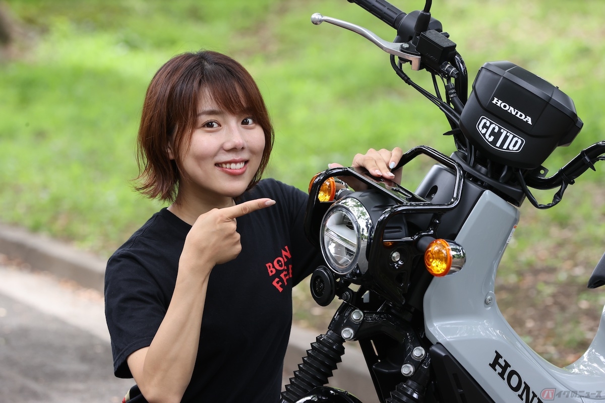 ヘッドライトの周りにはアウトドアなイメージを連想させるヘッドライトガードを装備