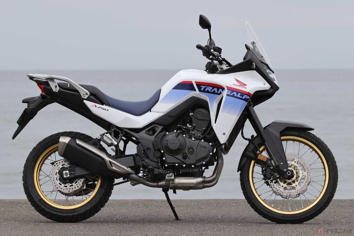 ホンダ「XL750 TRANSALP」は、フロントフォークのストロークが200mm、リアのアクスルトラベルが190mmとなっている