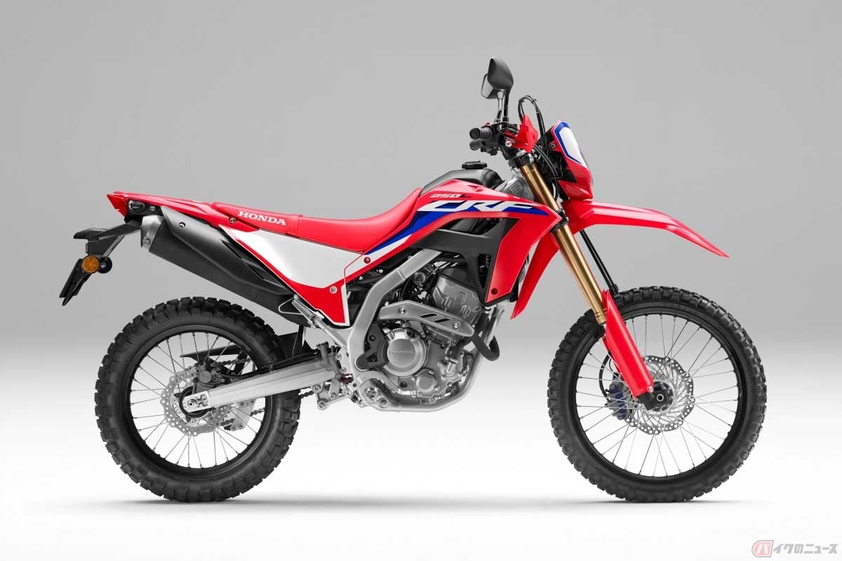 ホンダ「CRF250L<s>」は、サスペンションのストローク量を標準モデルに対し、フロント10mm、リア20mm伸ばしている。最低地上高285mm、シート高880mmとなっている