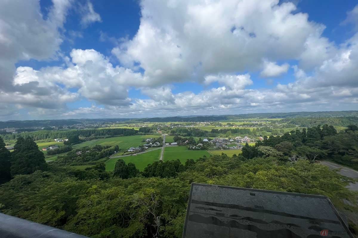 展望台からは360度の景観を楽しむことができる。この日は残念ながら富士山は望めなかった