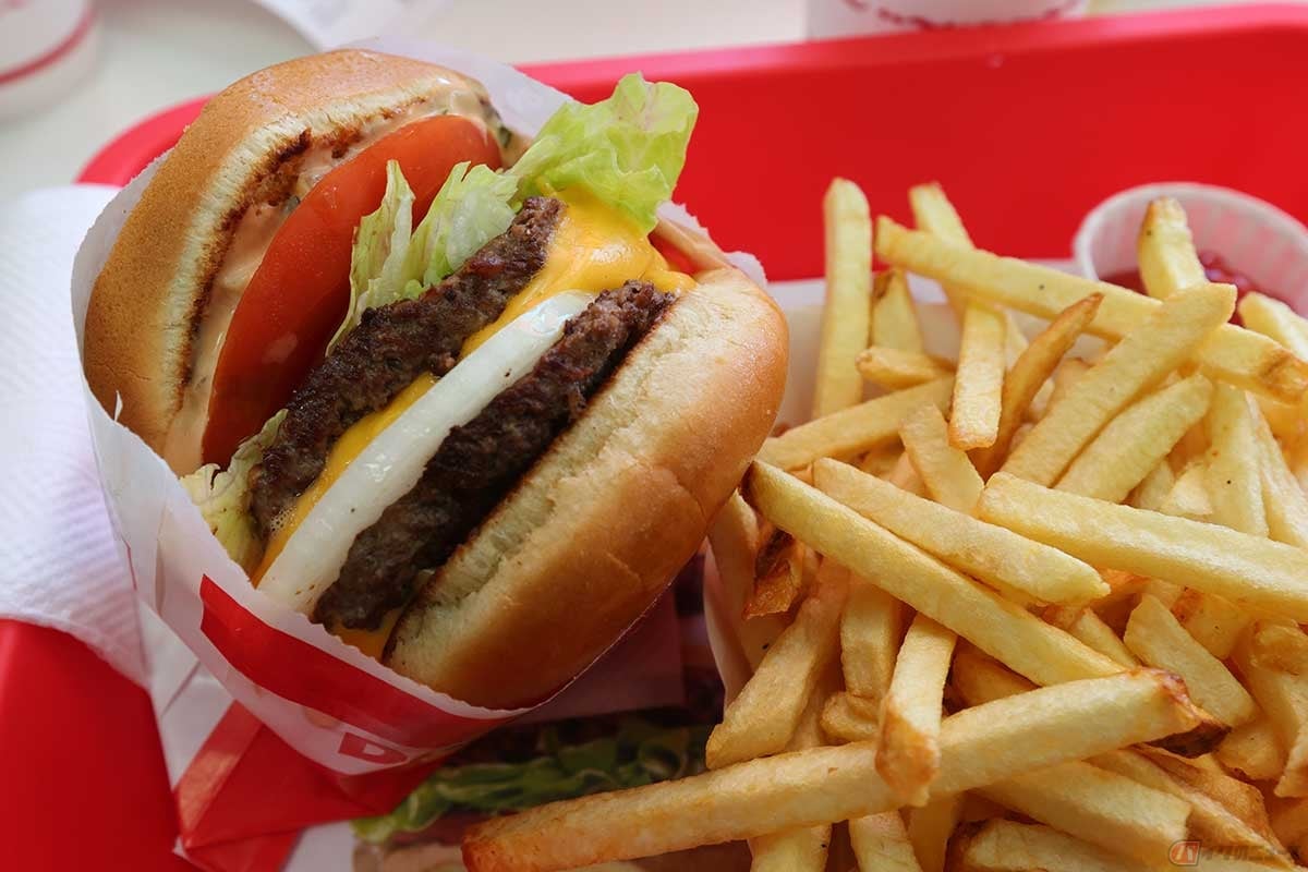 アメリカで人気のハンバーガーチェーン店「IN-N-OUT BURGER」。新鮮な材料を使った美味しいハンバーガーで筆者(増井貴光)のお気に入り