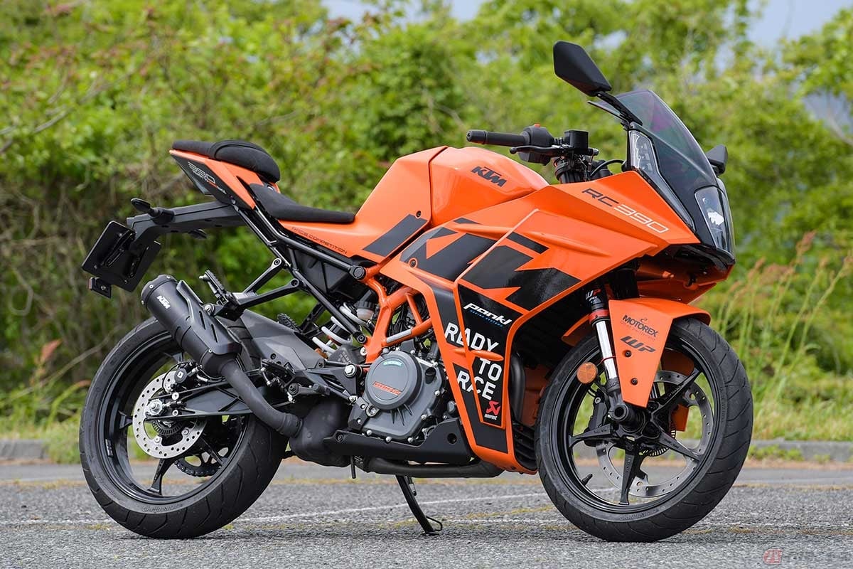 KTM「RC 390 GP」(2023年型)。グラフィックはKTMのMotoGPマシン「RC 16」をイメージ
