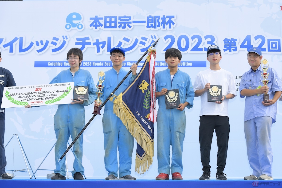 全クラスで最も多い83台がエントリーした「グループII」は高校生のクラスで優勝は「千葉県立下総高等学校自動車部B」