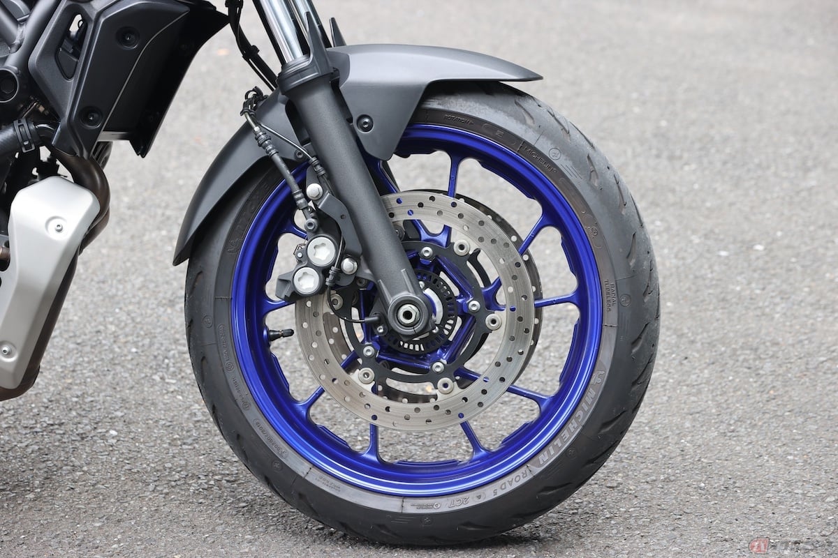 タイヤの空気圧が適正でないと、バイクに不備が生じるリスクがある