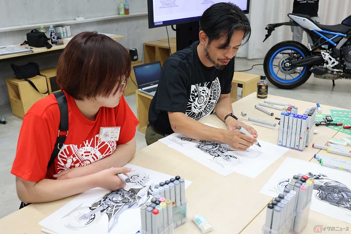 黒いTシャツを着用しているのがインストラクター。懇切丁寧にレクチャーしながら、プロの華麗な技も披露していました