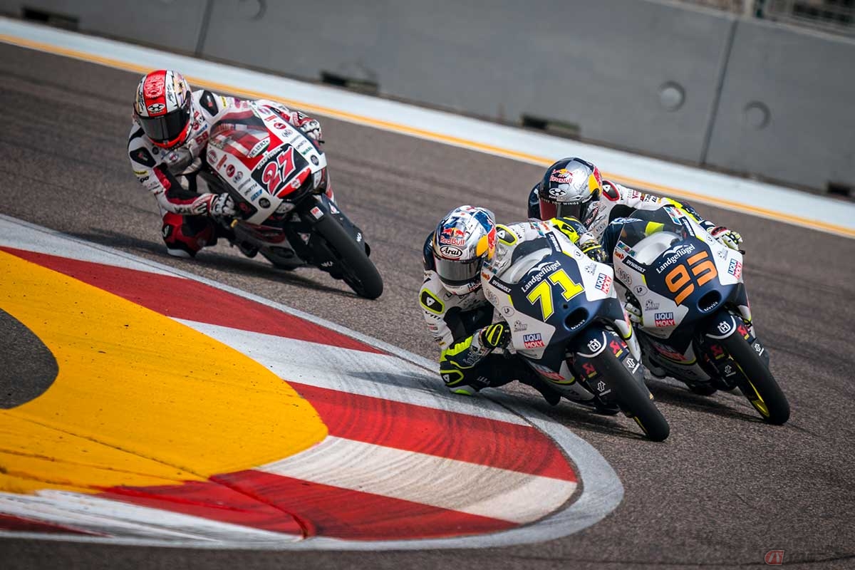 【MotoGP第13戦インドGP】Moto3クラスでは、日本人ライダー同士、チームメイト同士による三つどもえの表彰台争いとなった