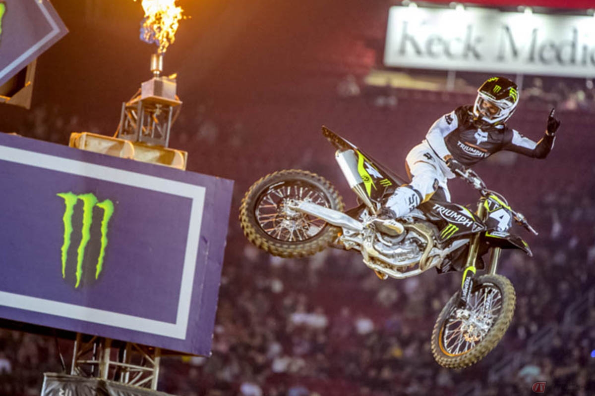 トライアンフが公開した新型の250ccモトクロスバイク