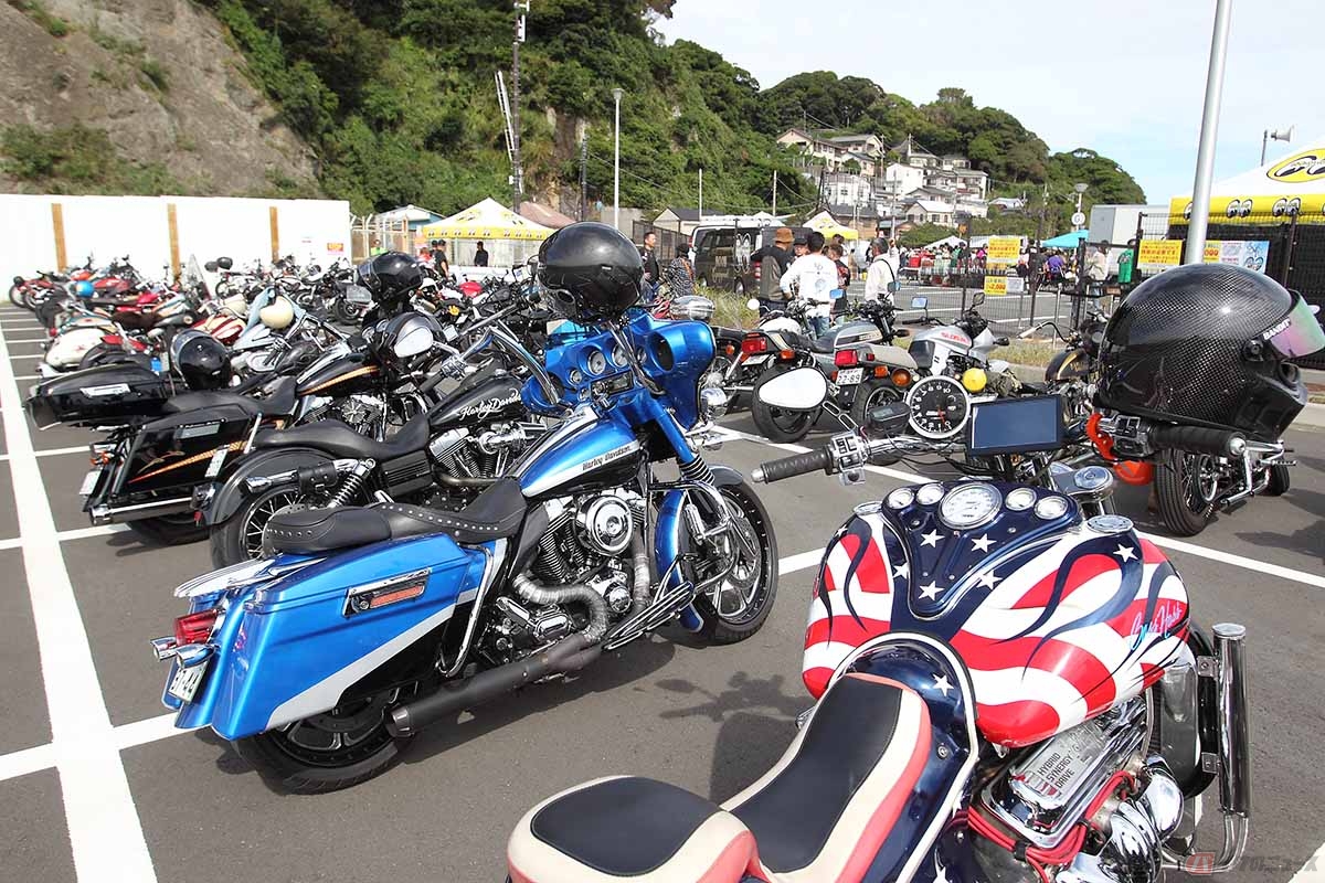 当日は多くのユーザーがバイクで来場したSCMP。駐車場を眺めるだけでも楽しめることウケアイです