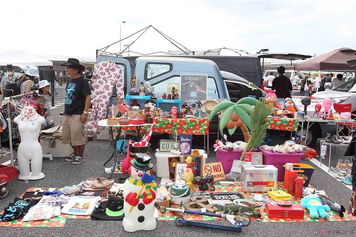 多くのユーザーがバイクで来場したSurf City Market Placeの様子