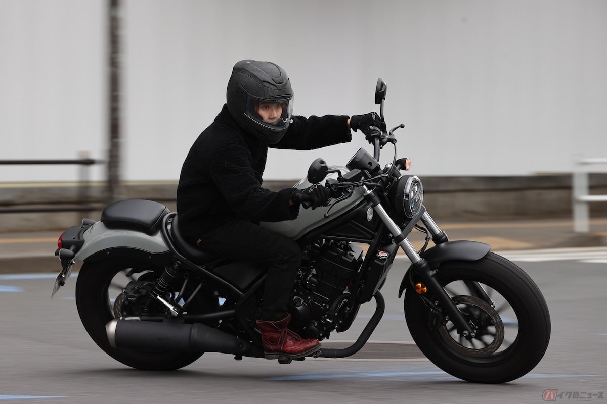 コーナリングはクイックに車体が体の動きに反応して車体が傾いてくれる